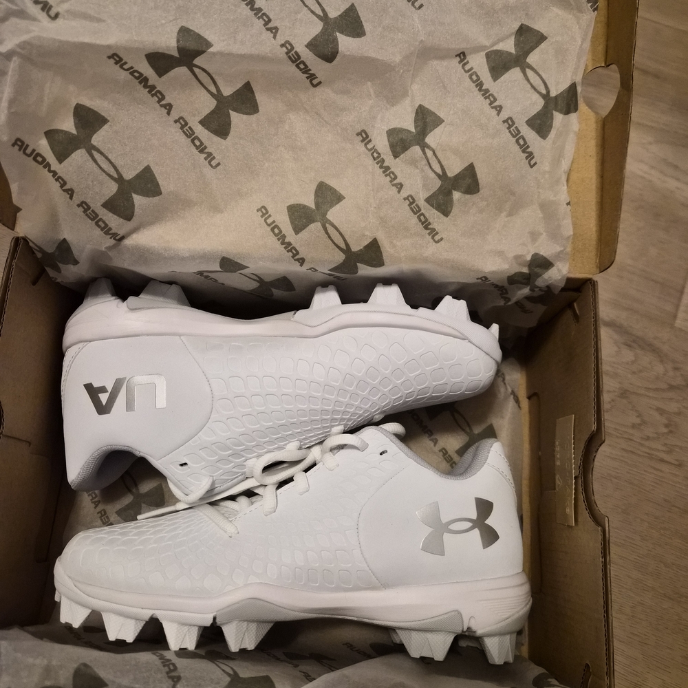 Under Armour Kids White Baseball Cleats Size 2.5Y